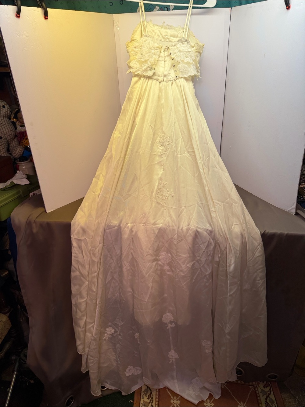 Vintage Wedding dress & String Straps Sizes small. Actually size unknown. Ivory